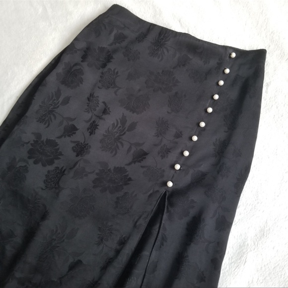 Aritzia skirt - Picture 6 of 15
